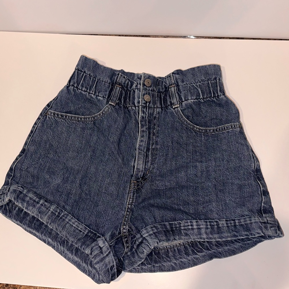 Levi’s Red Tab High Waisted Paper Bag Shorts - Size 25 waist